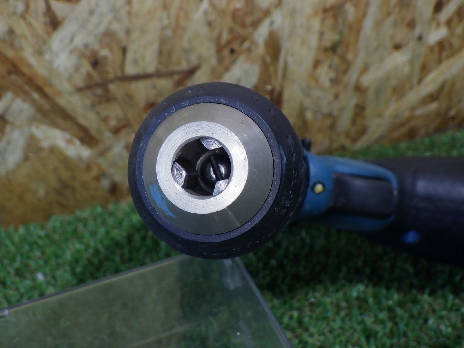 マキタ充電ドライバードリル DF330D