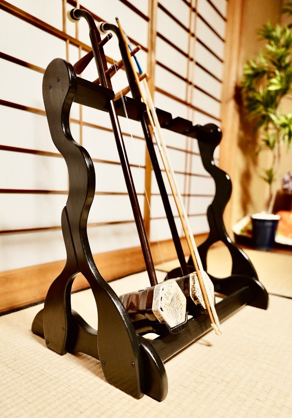 １台 手作り木工 木製二胡スタンド 黒漆仕上げ 4 挺掛け