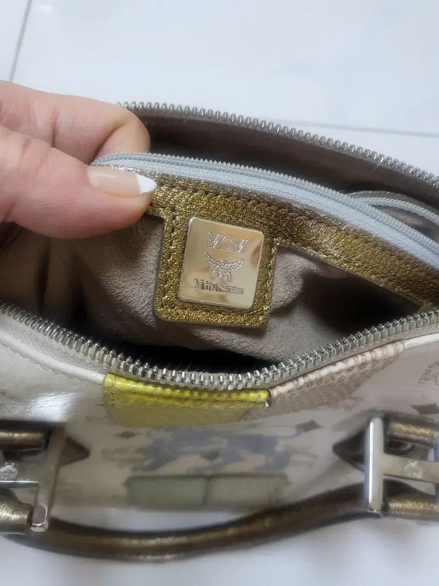 ポケットさん専用 MCM 白 ロゴ ボストンバッグ MCMトートバッグ