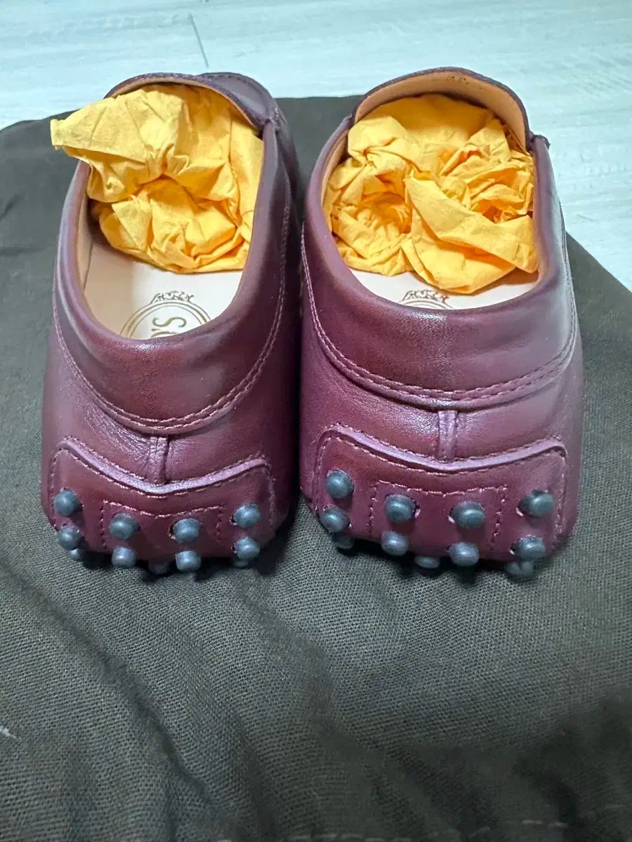 トッズ フラットパンプス ドライビングシューズ　　パープル　スエードTOD’S トッズ フラットパンプス ドライビングシューズ パープル