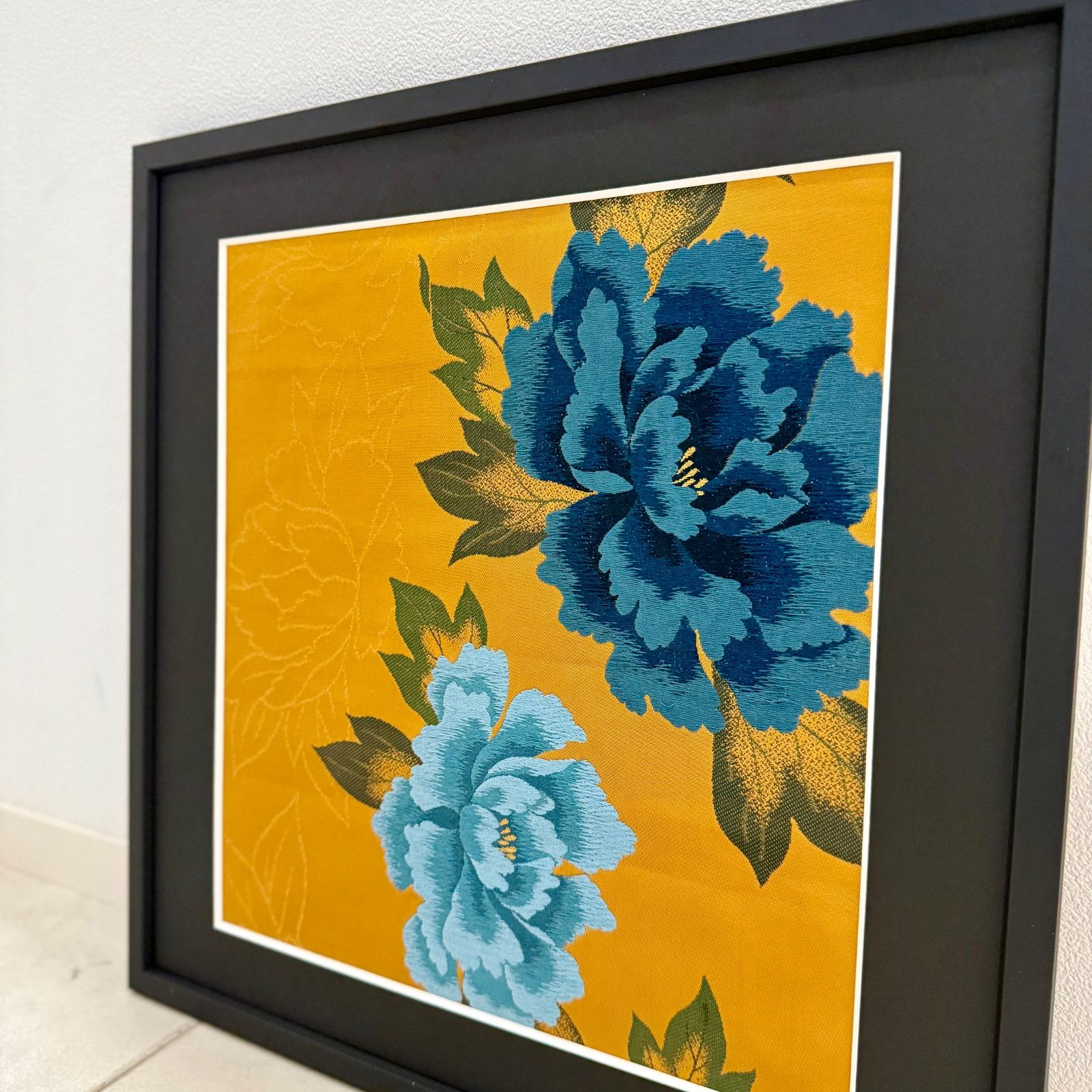 京都帯屋さん フレーム入りシルク織物アート KENZO 牡丹金茶