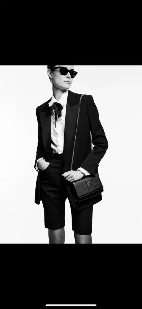 Saint Laurent サンローラン チェーン ブラック クラッチバッグ