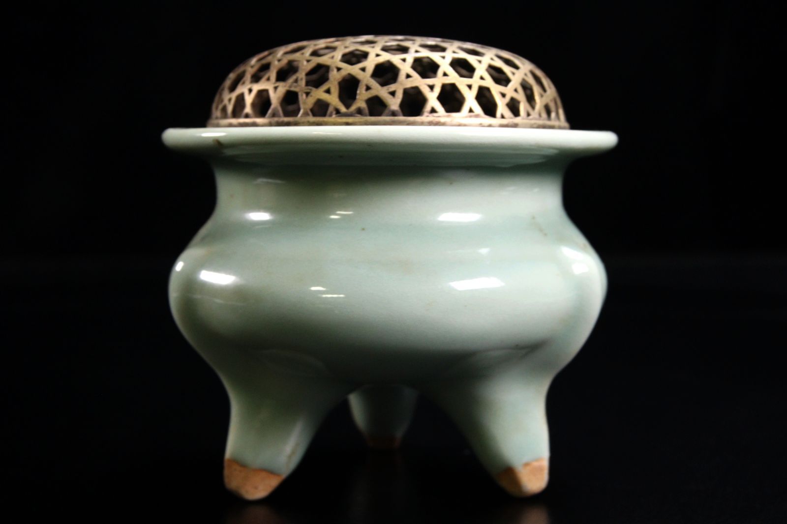 ♦袴形飾り 透し彫り 三足 香炉 古玩 古美術品 工芸品 香道具 骨董品 時代 唐銅 透かし 香炉 獅子摘み 遊環 骨董 アンティーク 古玩