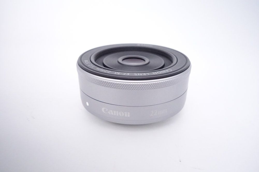 上品 キヤノン Canon 単焦点広角レンズ EF-M22mm F2 STM シルバー ミラーレス一眼対応 D10046A