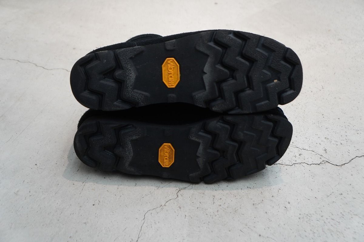 ブラック スエード