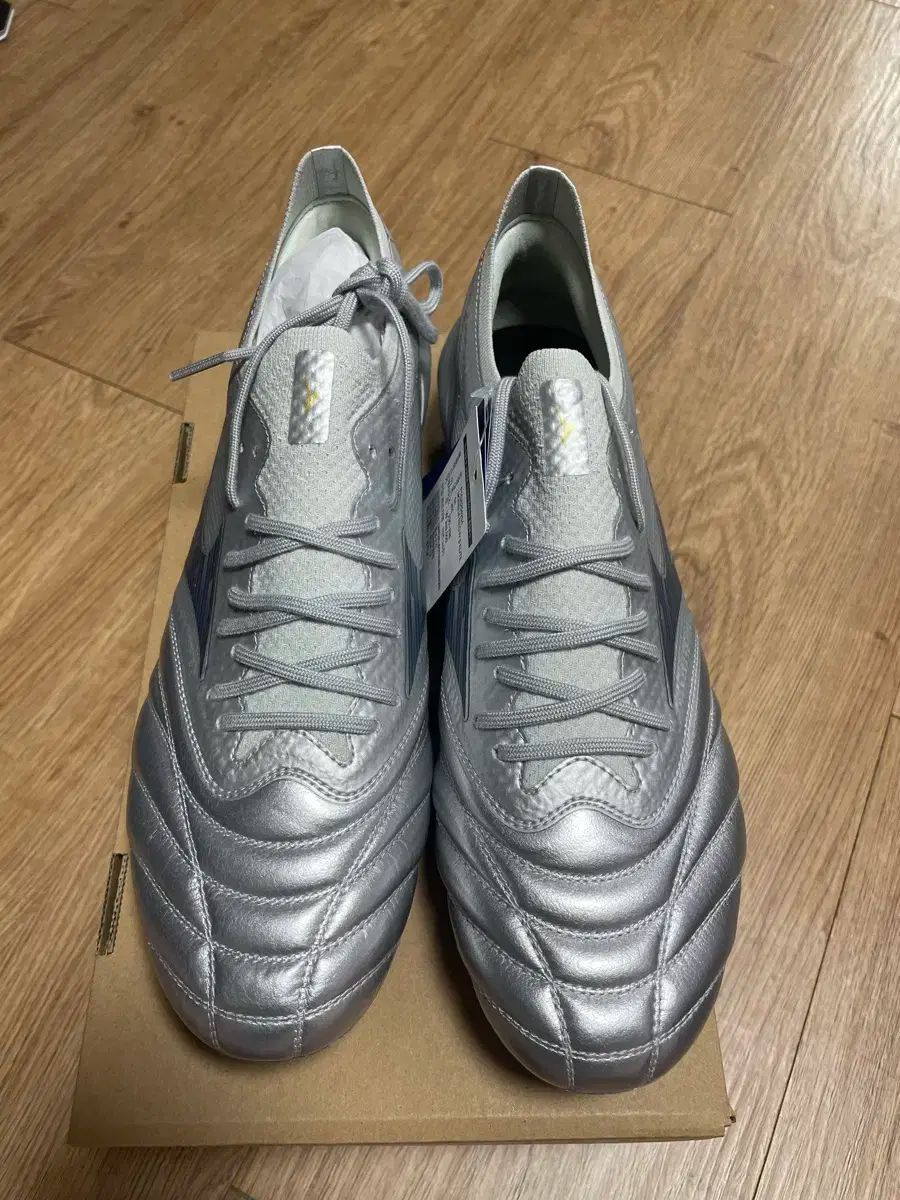 Mizuno モレリアネオ4シルバー Mizuno モレリアネオ4シルバー Mizuno モレリア ネオ4 シルバー