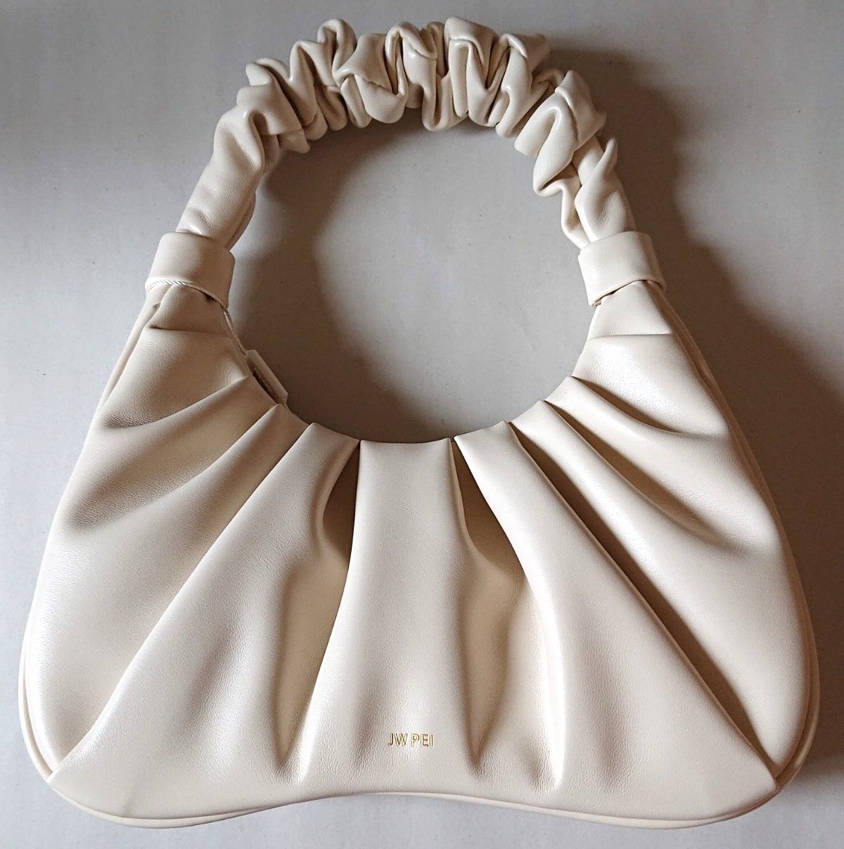 すぐ届く! LA発 大人気ブランド 完売前に♪ Gabbi Bag【JW PEI】 JW Pei's Viral Gabbi Bag Is at Its Lowest Price Ever for