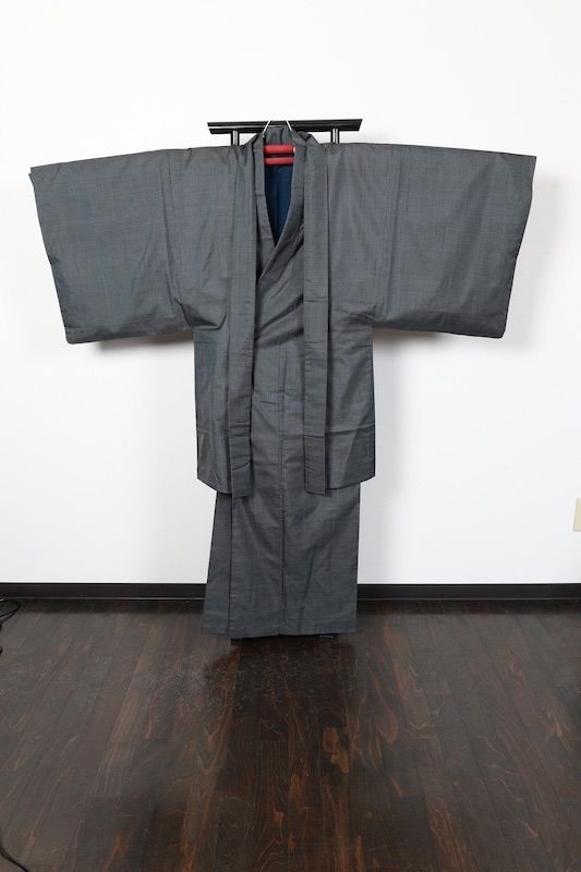 男本場大島アンサンブル　藍　泥染め　80亀甲　B1022 男本場大島アンサンブル 藍 泥染め 80亀甲 B1022 - メルカリ