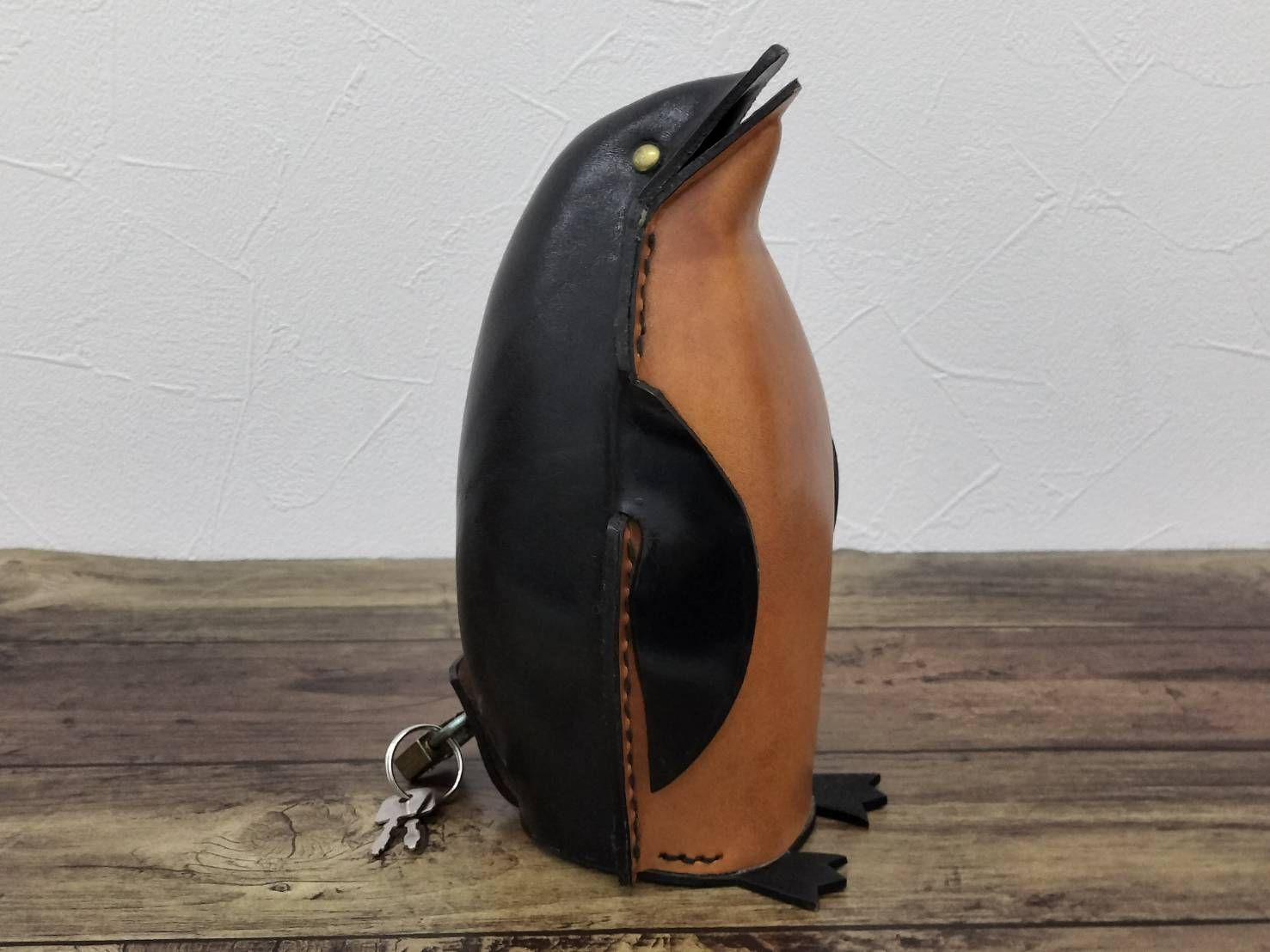 ペンギン貯金箱 本革 鴻池製作所＆tsuge クリスタルペンギン