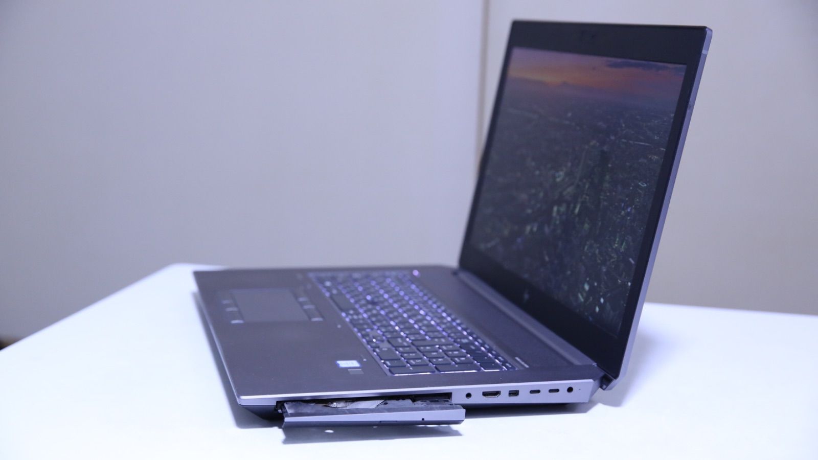 HP zbook 17 G5 i7 Quadro P4200 8GB - メルカリ