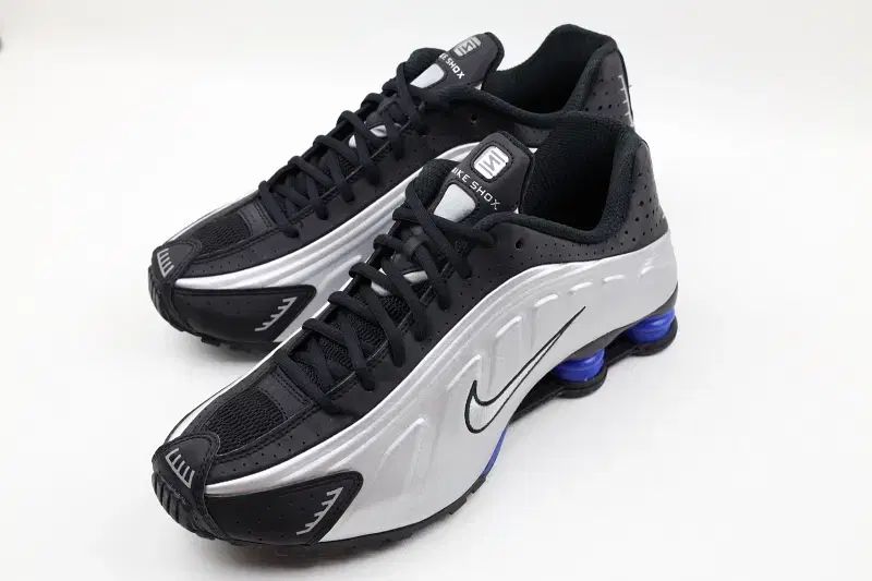 ナイキ ショックス R4 メタリックシルバー アンド ブラック AR3565-006