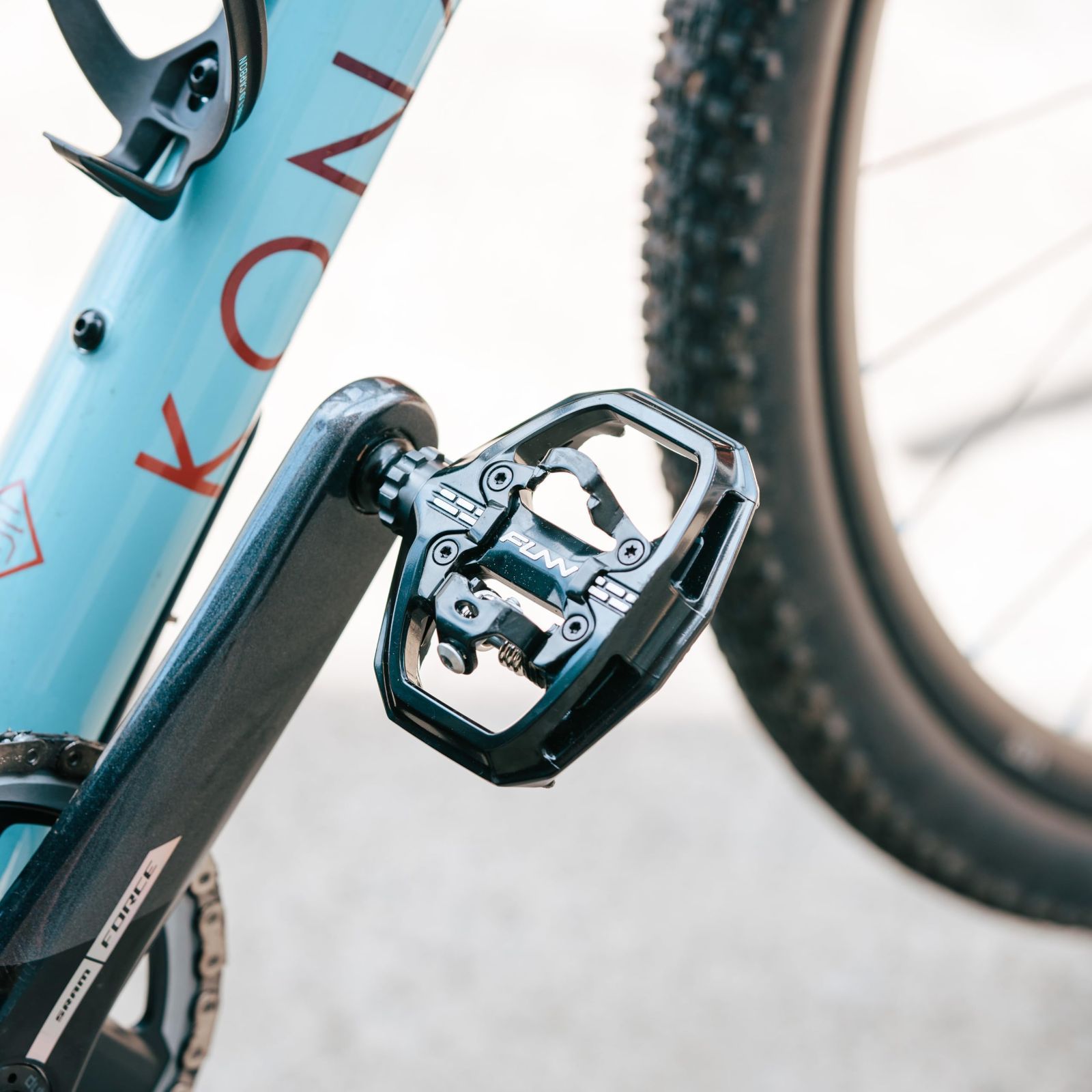 Funn ファン クラスト Clast クリップインペダル - MTB 通勤 ツーリングに最適なデュアルプラットフォームペダル 片面はSPD互換のビンディングペダル もう片面はフラットプラットフォーム BRIGHTFACE_UK