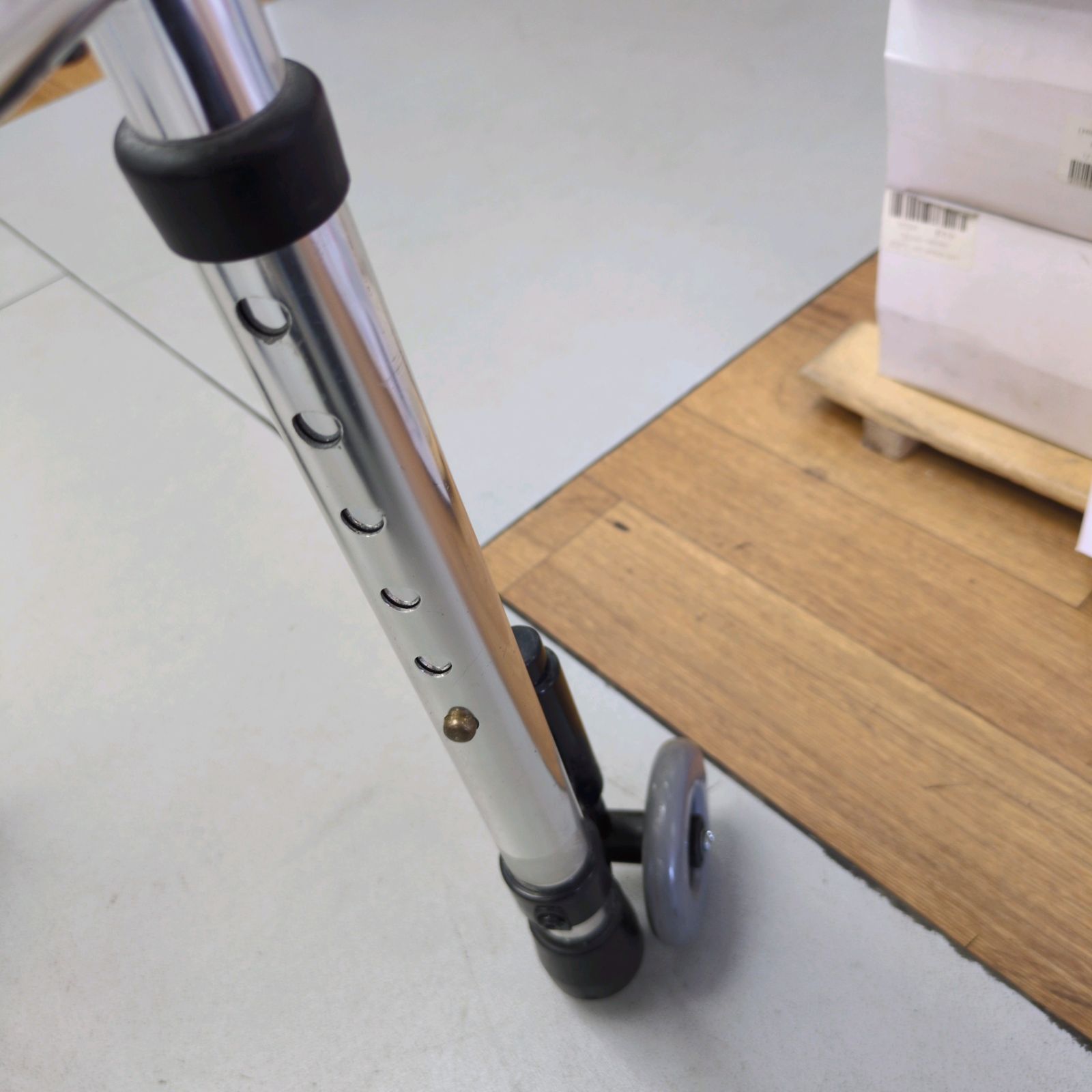 J206 ☆多少使用感☆シンエンス☆ミニフレームウォーカー(歩行器)①