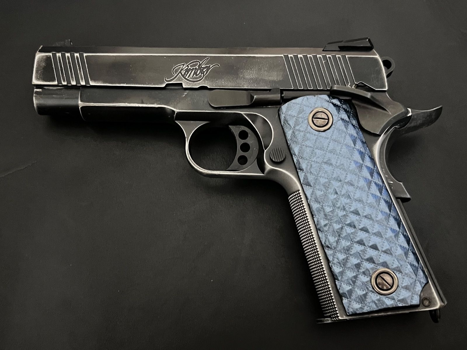 G-17 の削り出し革グリップ 東京マルイ ガバメント用｜本革型押しチェッカリング調ブルーパール