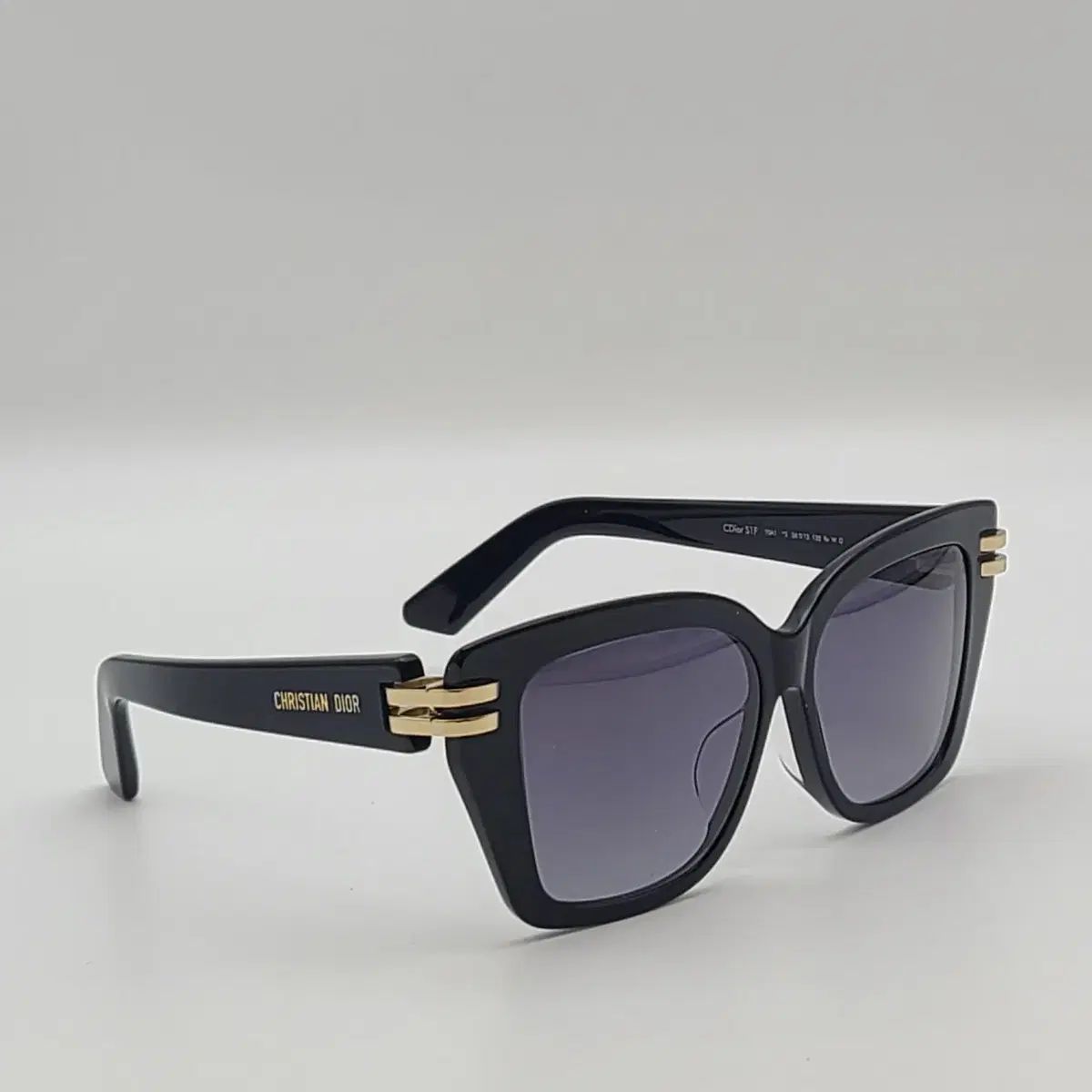 m*i様 【Dior】スクエア サングラス ブラック Dior(ディオール) スクエア ブラック サングラス DIA101044 楽天