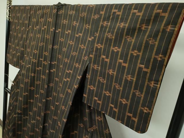 平和屋本店□極上 国指定重要無形文化財 本場久米島紬 手織 逸品