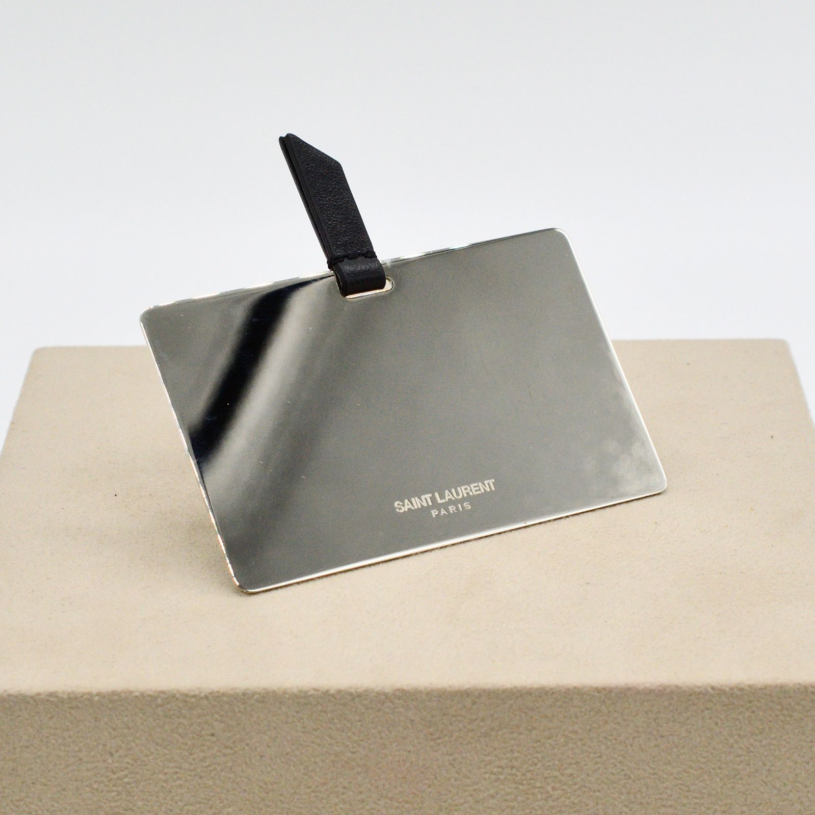 イヴ・サンローラン コンパクトミラー 手鏡 レザーケース付き - メルカリ