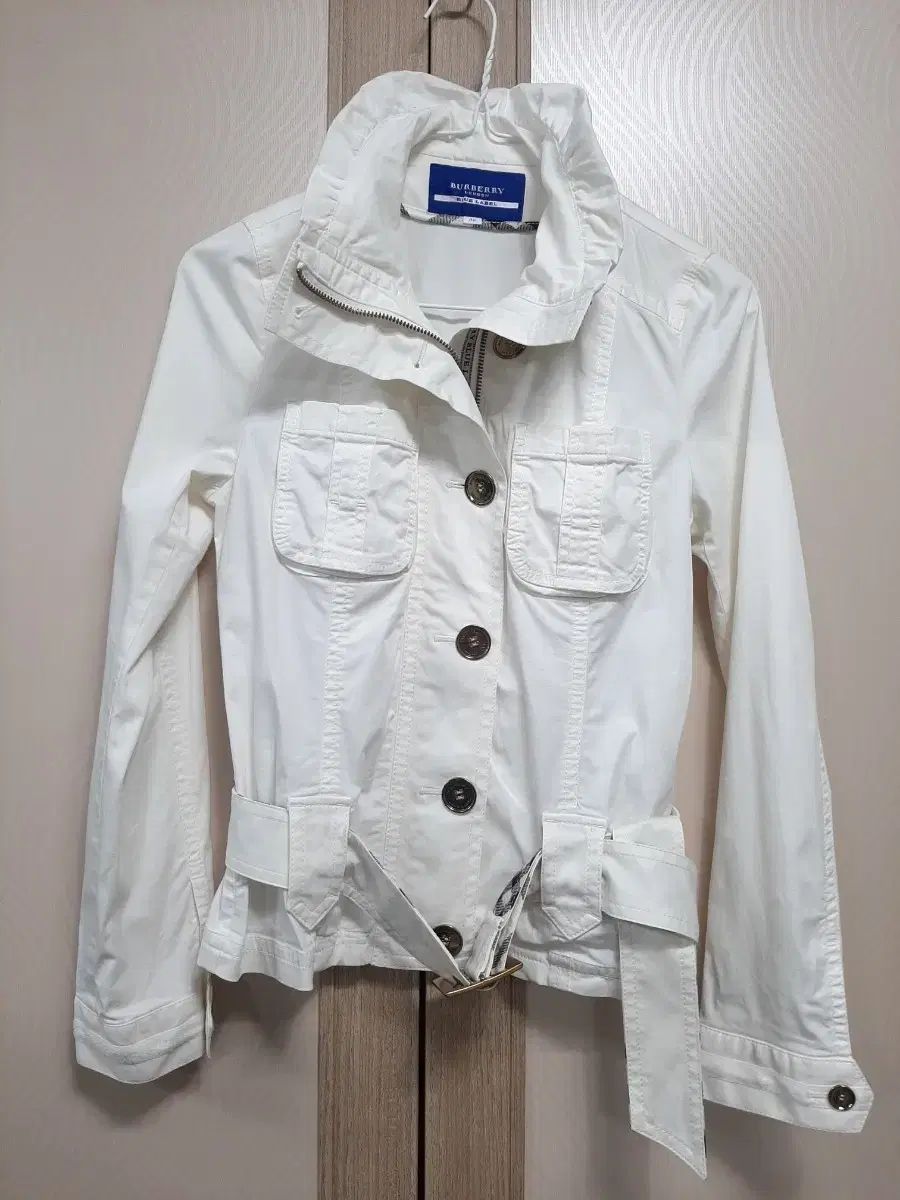 【BURBERRY】 ショートジャケット 30_e1be853f-50a5-4222-8ed1-