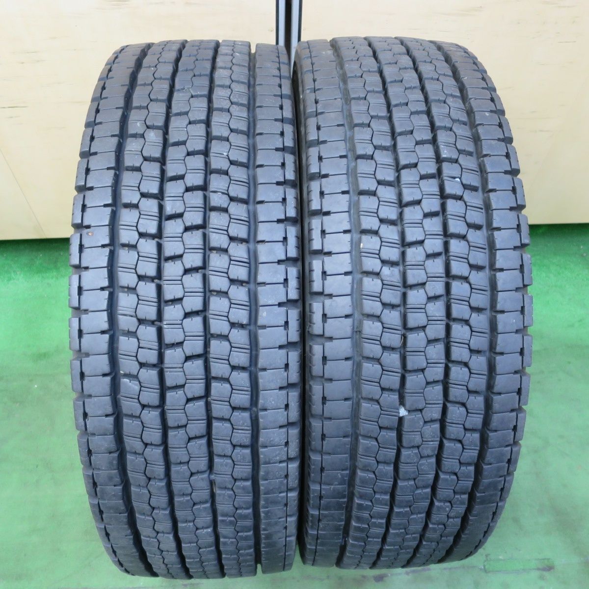 バリ溝 23年 9分 2本 トラック タイヤ 245|70R19.5 136|134J スタッドレス ブリヂストン W999 19.5インチ 5041801イスタ