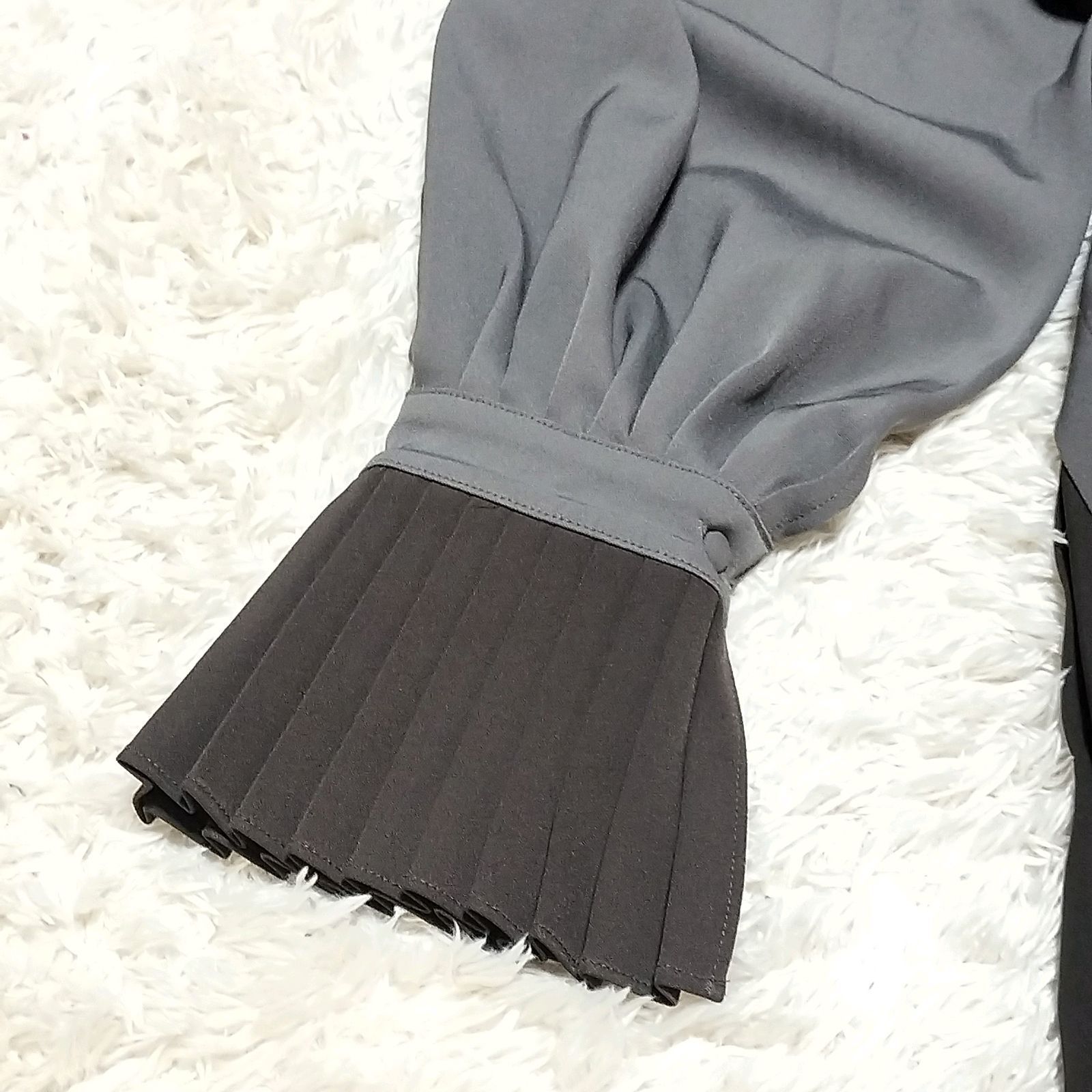 2023年モデル】【美品】HARE サイドプリーツワンピース グレー