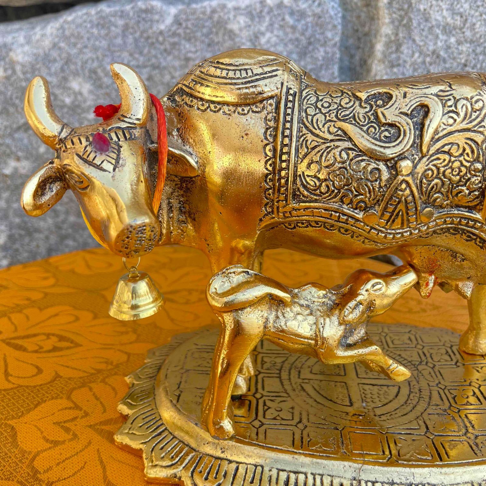 33年前に米国で購入】インド製木製牛の置き物（2体セット） 33年前に