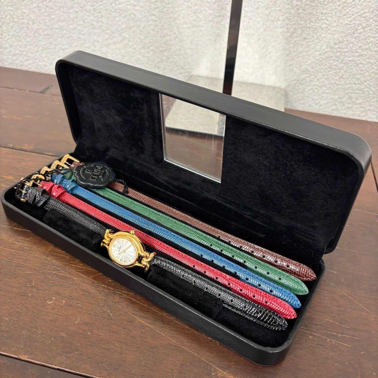 FENDI カメレオン レディースウォッチ チェンジベルト+4本付き FENDI カメレオン レディースウォッチ チェンジベルト+4本付き