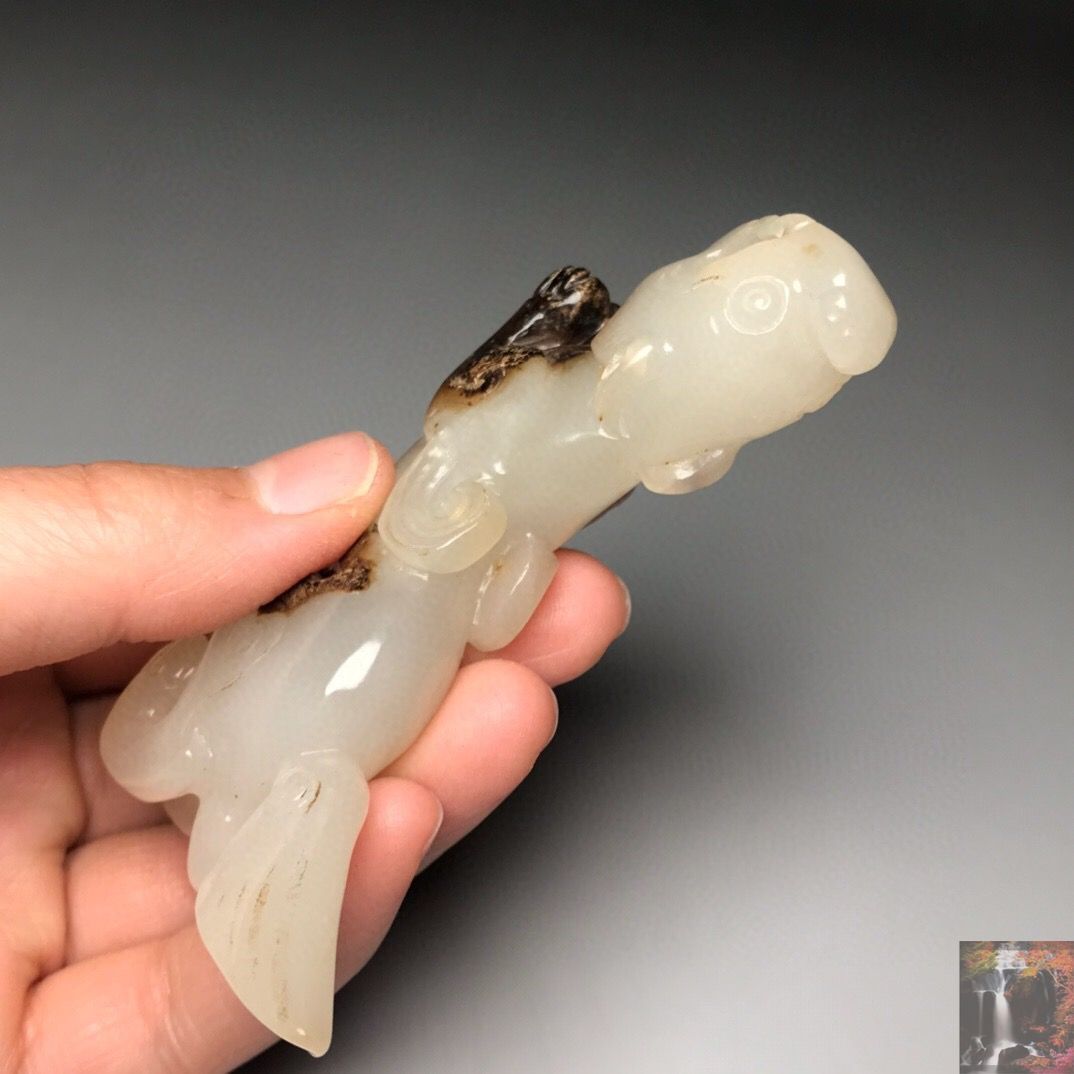 旧家旧蔵 清 玉彫 和田玉玉質細膩 沁色入骨 置物 極細工 稀少珍品 古美術 旧家蔵出し 和田玉細密彫 羊脂白玉 沁色自然 飛獣 彫刻 根付 裝