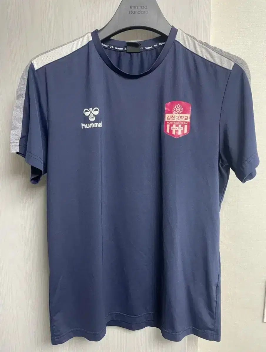 【雷市場（ポンジャン）商品韓国直送】 hummel(ヒュンメル) 金泉大学 サッカー トレーニングスーツ