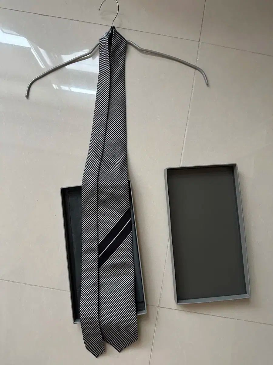 OS TOM FORD トムフォード シルク ストライプ ブラック ネクタイ