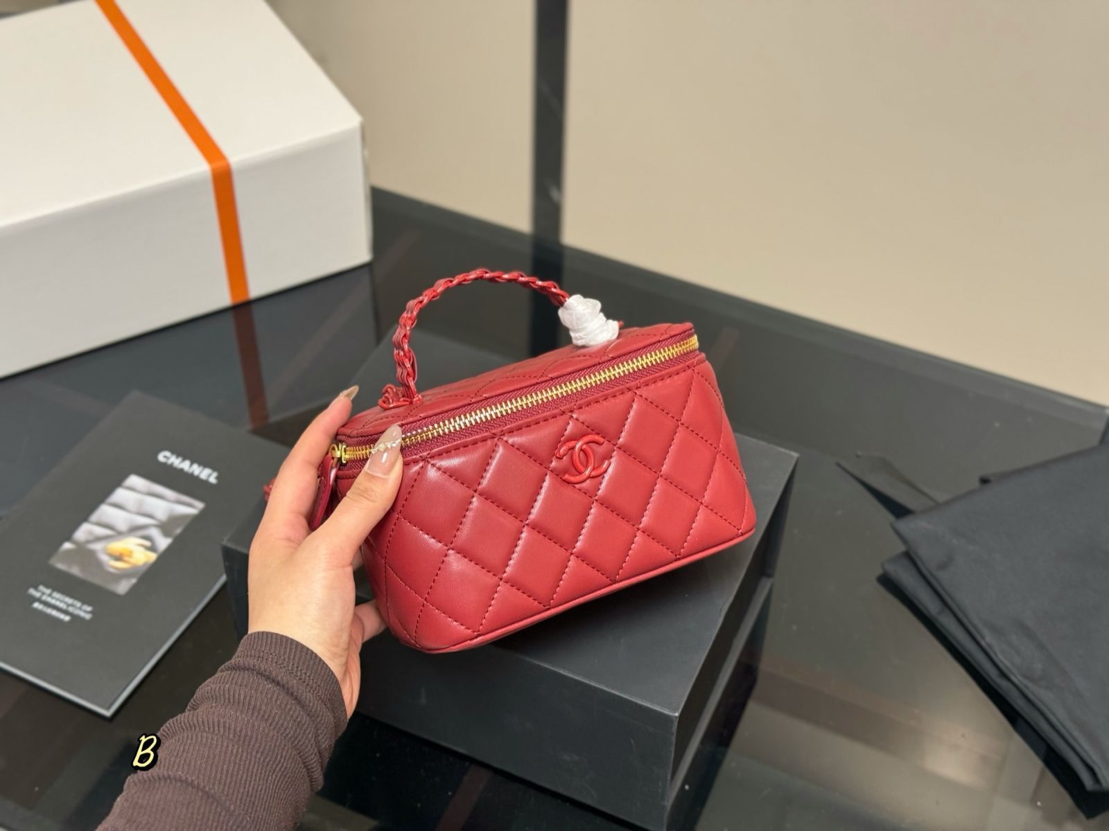 今日特価】Chanel Makeup Case シャネル ハンドル メイクアップ
