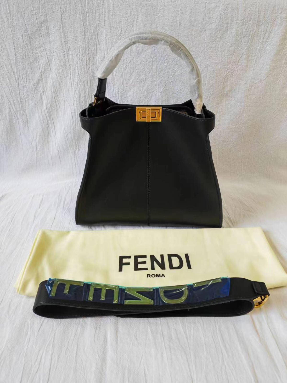 FENDI ピーカブー エックスライト ミディアム