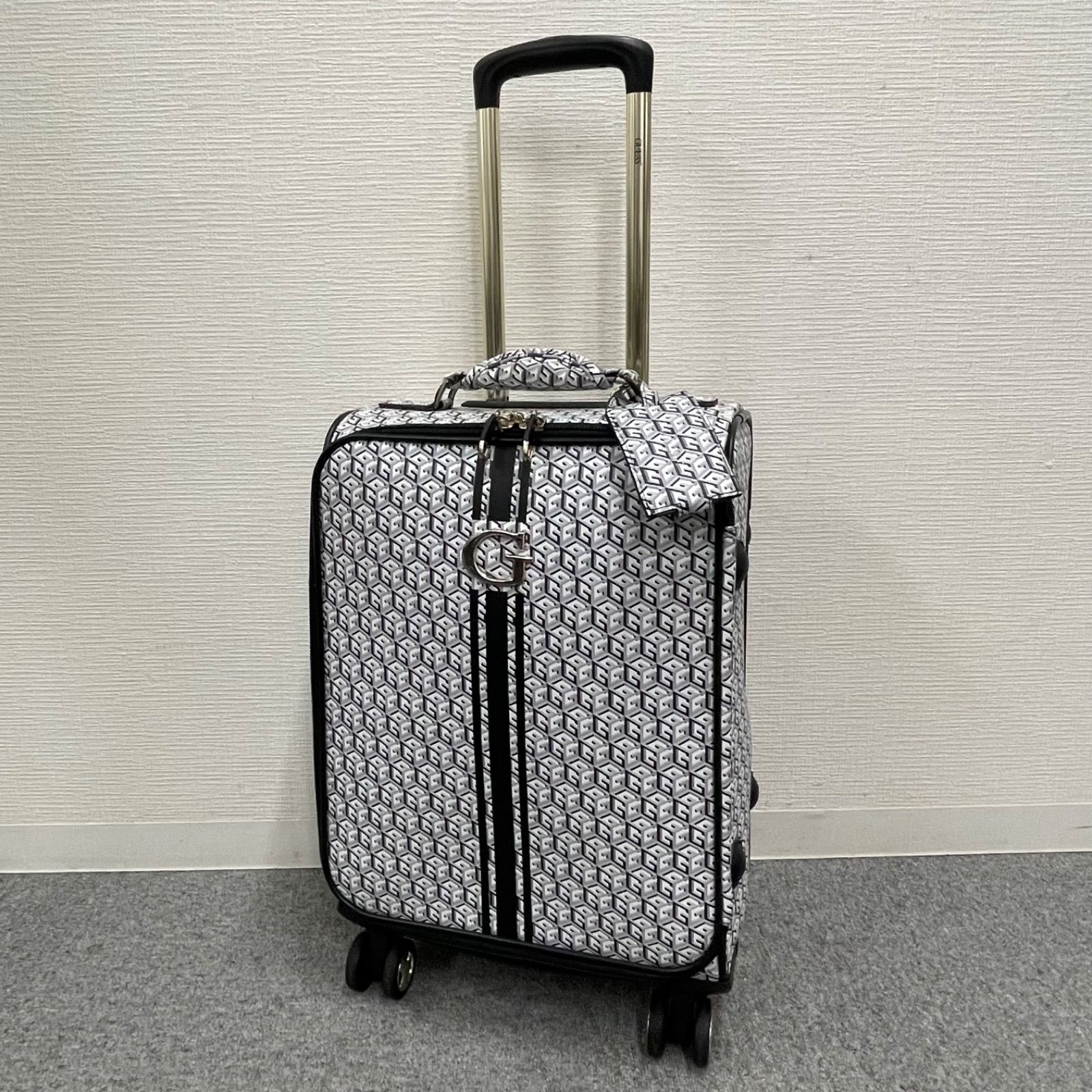 NPA GUESS ゲス キャリーバッグ 総柄