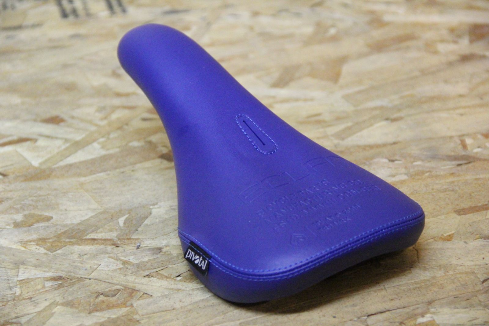 自転車 BMX シート ECLAT BIOS PIVOTAL SEAT SLIM PADDED BLUE - メルカリ