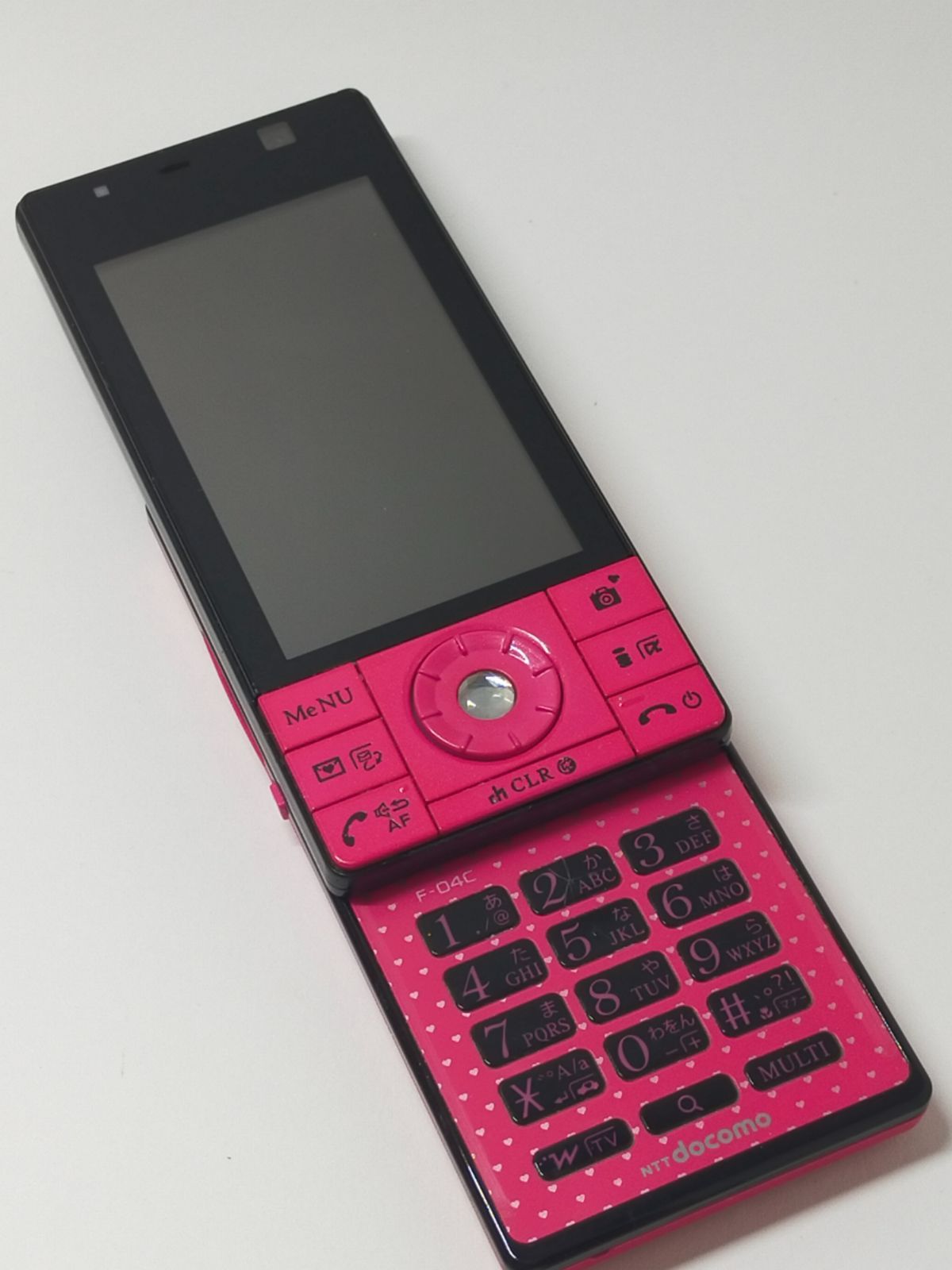 2011年平成レトロガラケー docomo style series F-04C Amazon | docomo STYLE series F-04C 小悪魔 PINK CECIL McBEE