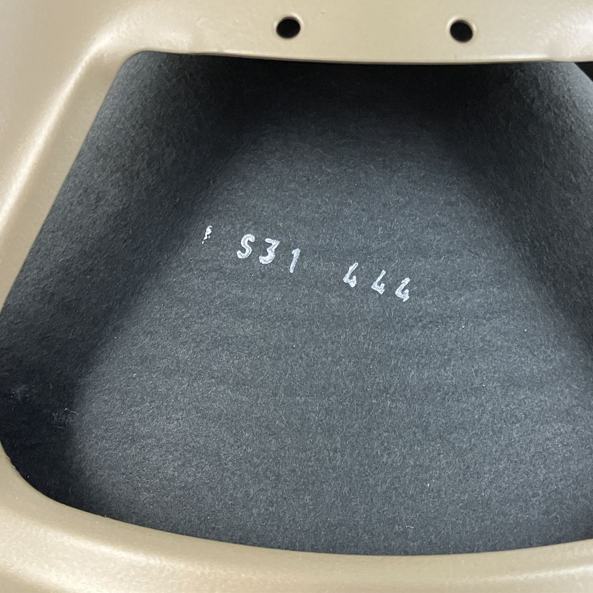 30 16Ω