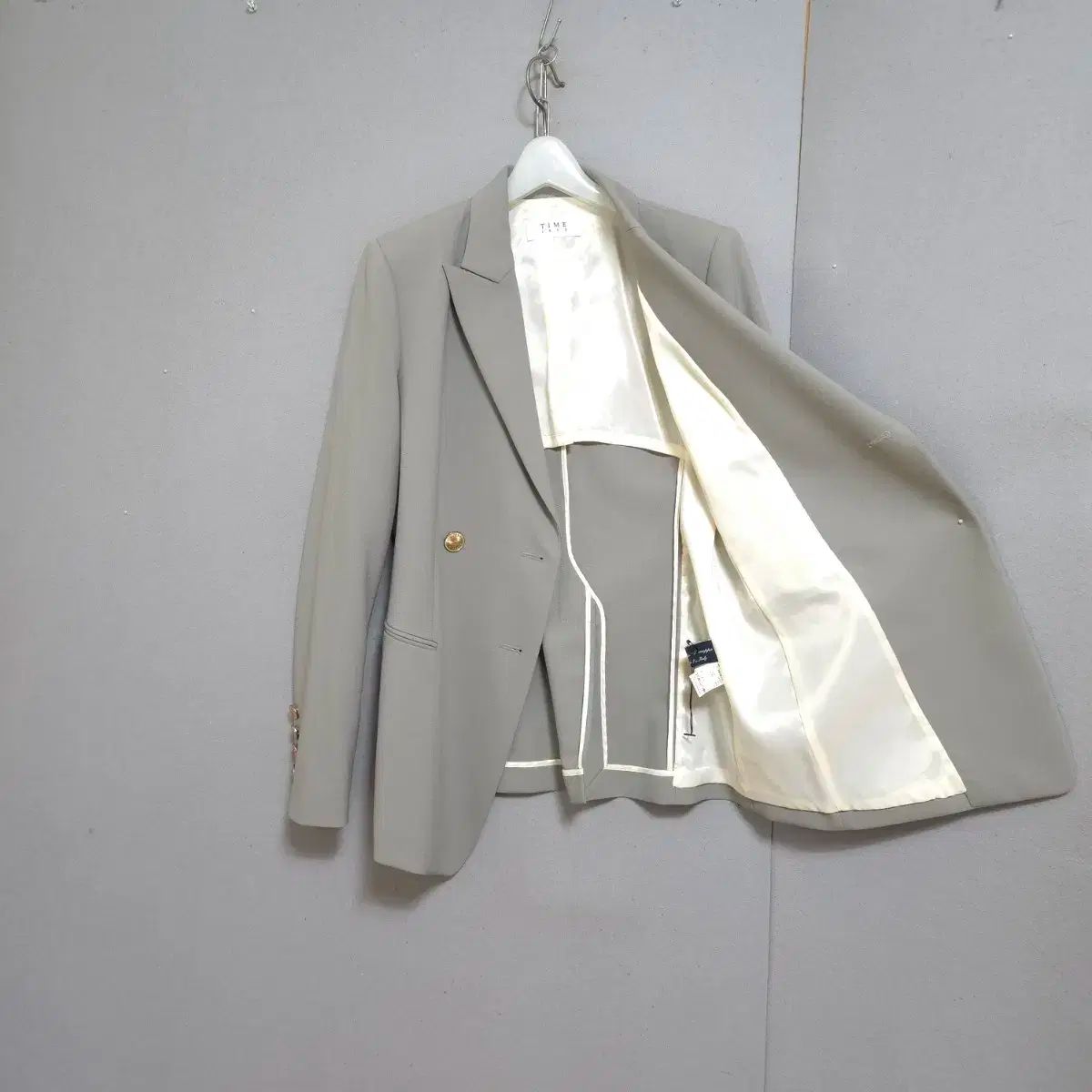 グレー ジャケット