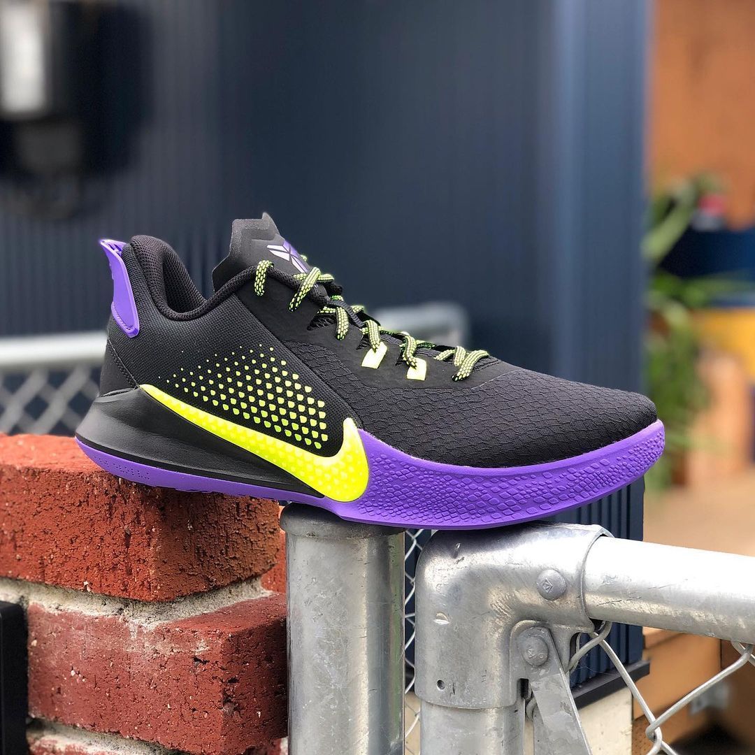 NIKE KOBE MAMBA FURY 'LAKERS AWAY' ナイキ コービー ブライアント マンバ フューリー 【MEN'S】  black/lemon venom-psychic purple CK2088-003 - メルカリ