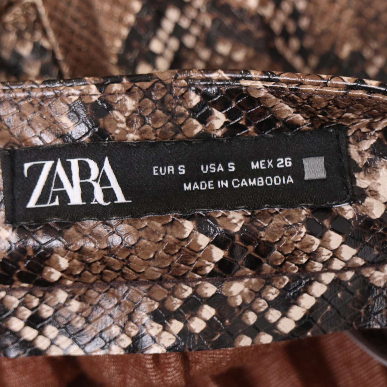 ZARA ザラ 現行タグ 通年 パイソン総柄 蛇柄♪ 型押し フェイク レザー 