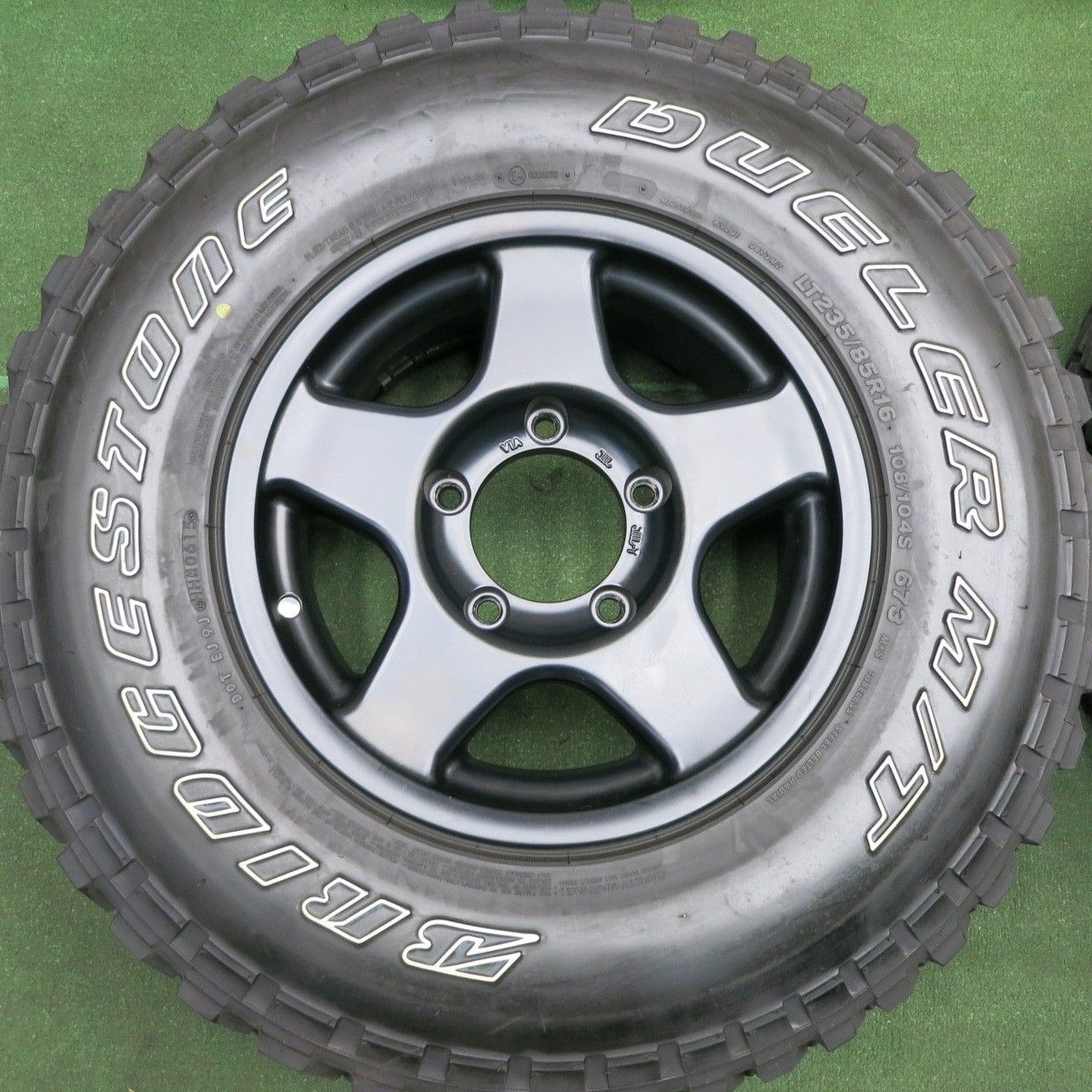 送料無料* バリ溝！キレイ！9分☆ランクル等 ブラッドレーV 235/85R16 