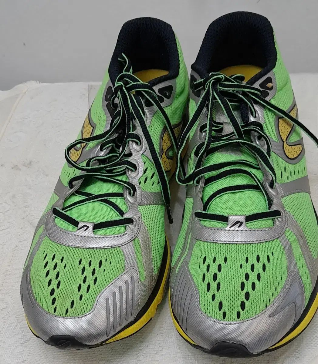 NEWTON ランニングシューズ 290