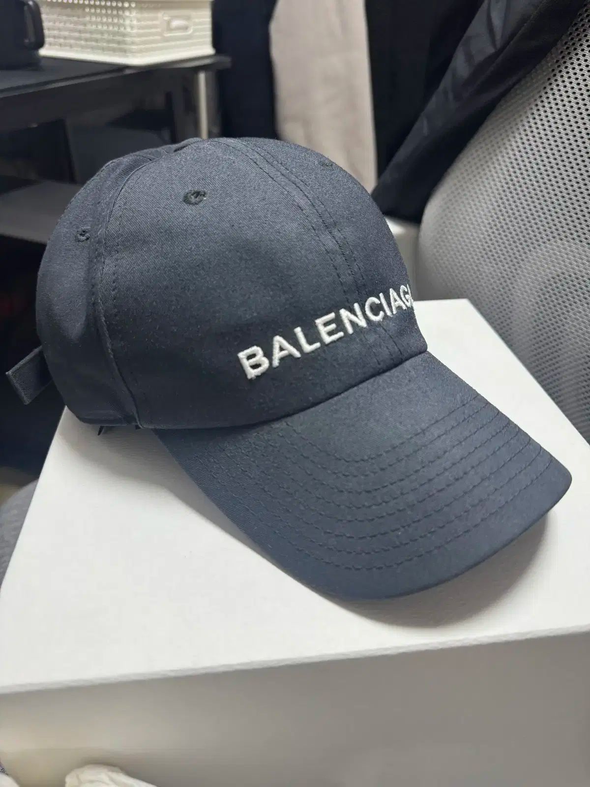 BALENCIAGA