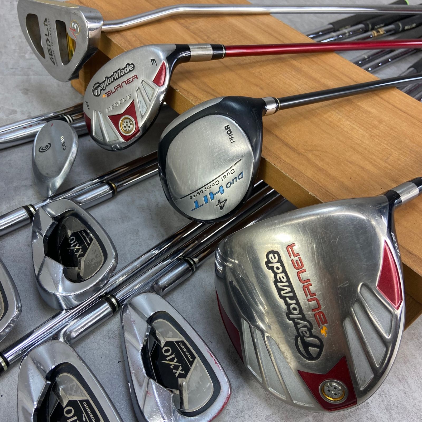 TaylorMade テーラーメイド XXIO ゼクシオ メンズゴルフ12本セット 右利き用 キャディーバック ヘッドカバー 初心者おすすめ -  メルカリ