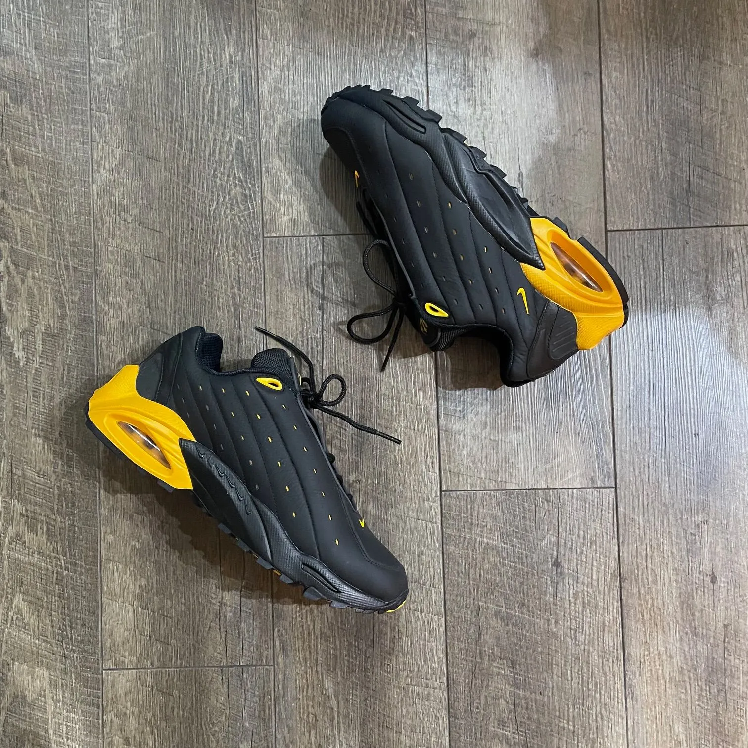 NIKE NOCTA ホットステップ エアテラ28cm黒黄色DH4692 ナイキ 【公式通販】