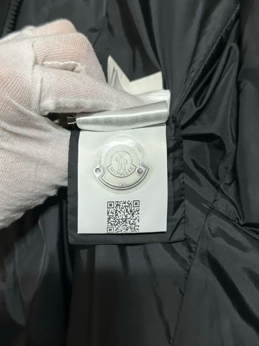 モンクレール アクサンテル