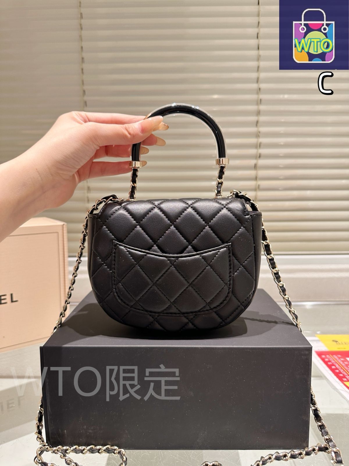 25C【ゴールドチェーンがアクセント♪】CHANEL バッグ 限定ロゴお見逃しなく♡【 CHANEL 】チェーン クラッチ 25C