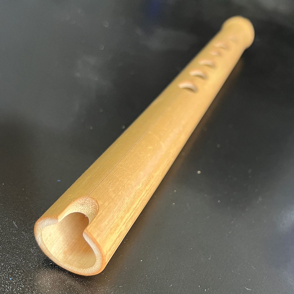 ケーナ（QUENA) アンデスの民族楽器 b管 左2指右4指使い手の