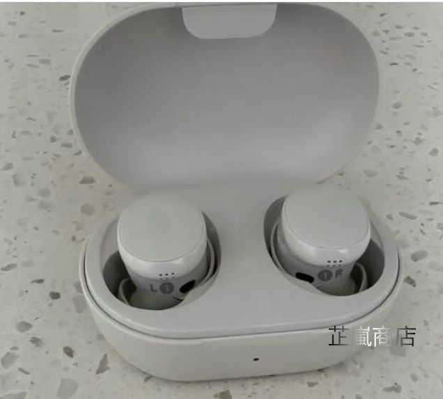 新型QuietComfortノイズキャンセリングヘッドホンモノクロ
