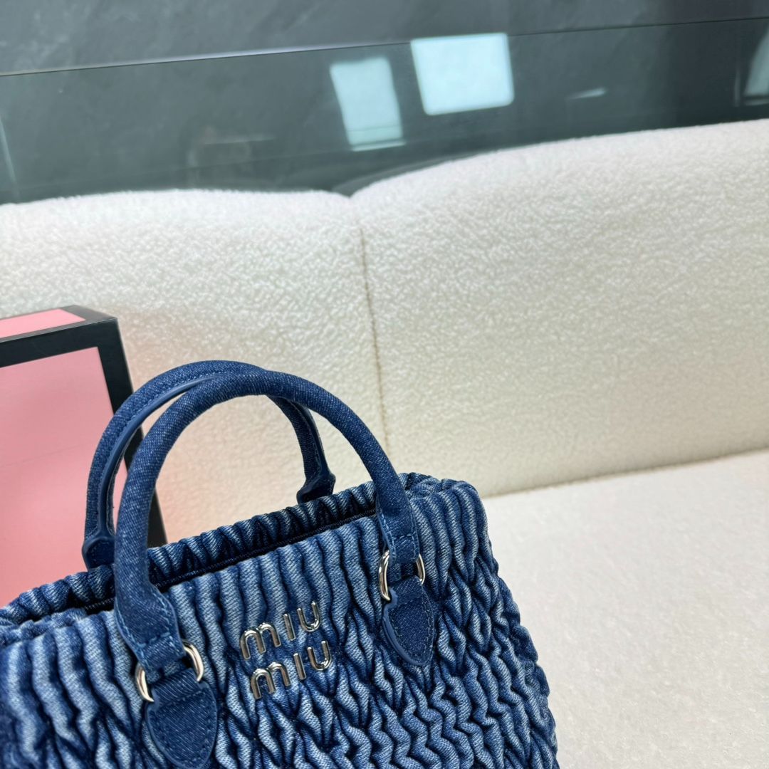 今日 MIUMIU