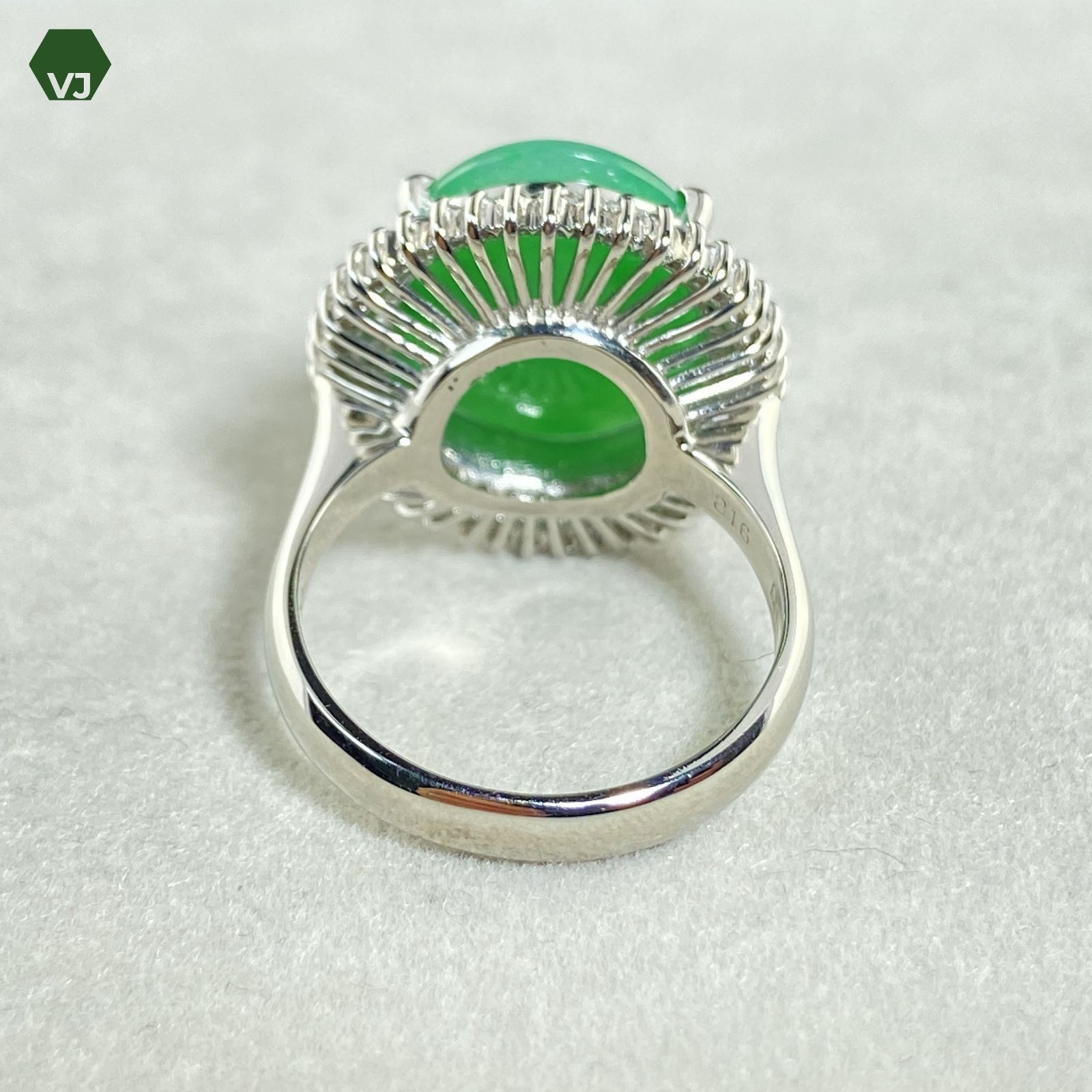 22-28】翡翠（ひすい） ダイヤモンド リング 8.16ct D0.57ct【中古 