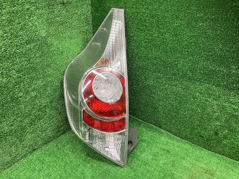 アクア DAA-NHP10 左 テールランプ テールライト 8V7 81561-52D00
